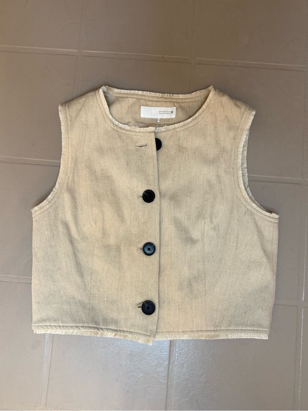 Zara Cream Button-Front Sleeveless Top